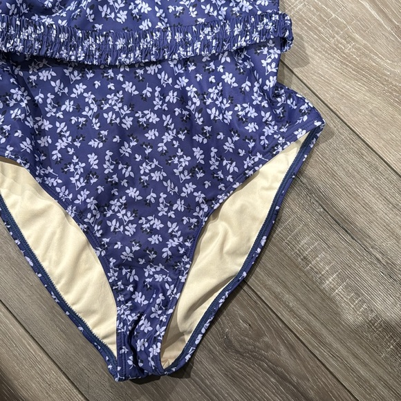 NWT! Peony Vacation Ruched Floral-Print‎ Stretch Swimsuit - Picture 4 of 7